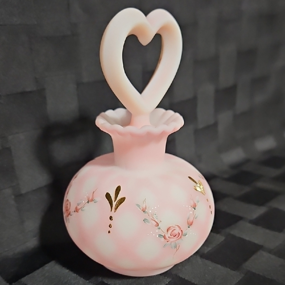 Exquisite Fenton Handpainted Diamond Rose Quilted w/Heart Stopper Perfume Bottle - Picture 5 of 16